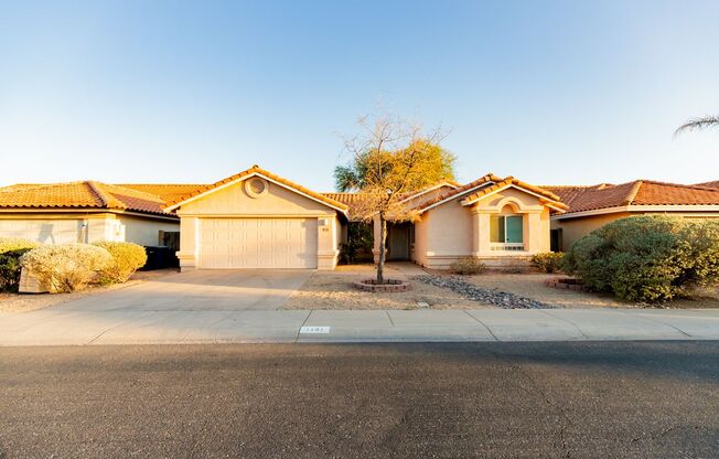 BEAUTIFUL AND SPACIOUS SINGLE FAMILY RANCH-STYLE HOME IN DESIRABLE CHANDLER NEIGHBORHOOD.