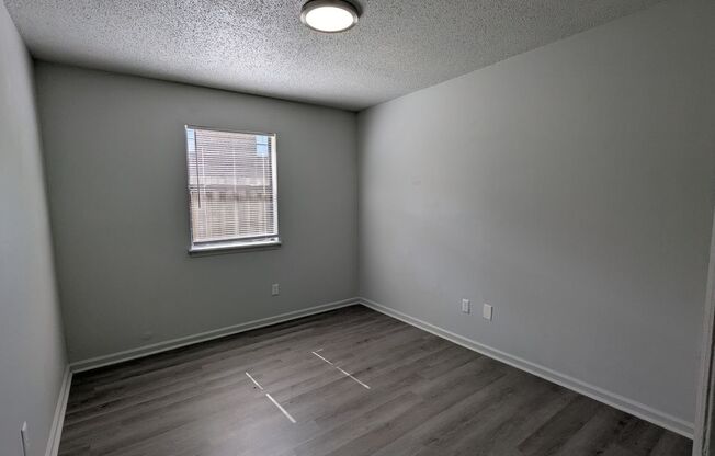 2 beds, 1 bath, 855 sqft, $1,049, Unit 3366-07