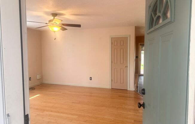 $500 off first full month 4-bedroom 2.5 Bath McMinnville OR 97128