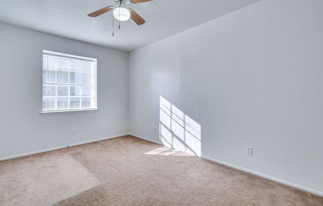 2 beds, 1 bath, 750 sqft, $875, Unit K713 - 307 - 205