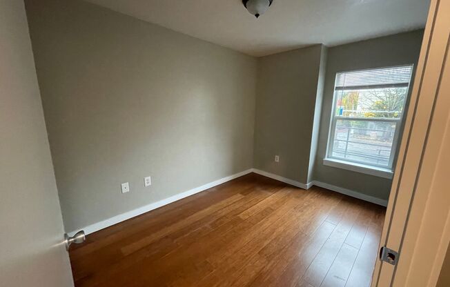 2 beds, 1 bath, 700 sqft, $1,795, Unit 1B