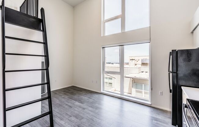 Studio, 1 bath, 439 sqft, $1,725, Unit 711