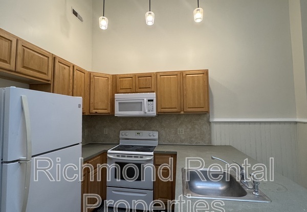 11 E BROAD ST