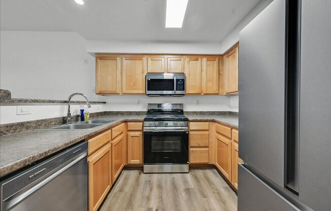 3 beds, 2 baths, $1,700, Unit Unit 1127