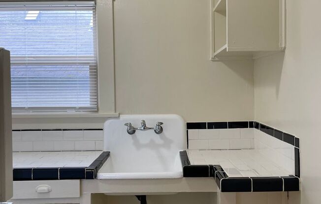 Studio, 1 bath, 380 sqft, $995, Unit 107