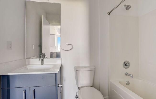Studio, 1 bath, 300 sqft, $1,420, Unit 411