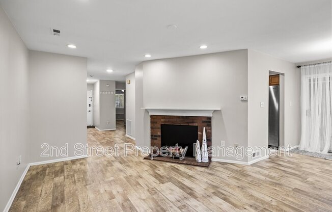 301 ALT MULBERRY CV