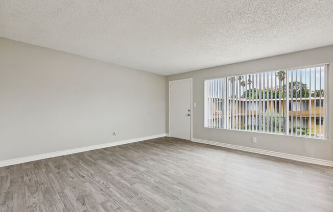 2 beds, 1 bath, 806 sqft, $2,495, Unit D11