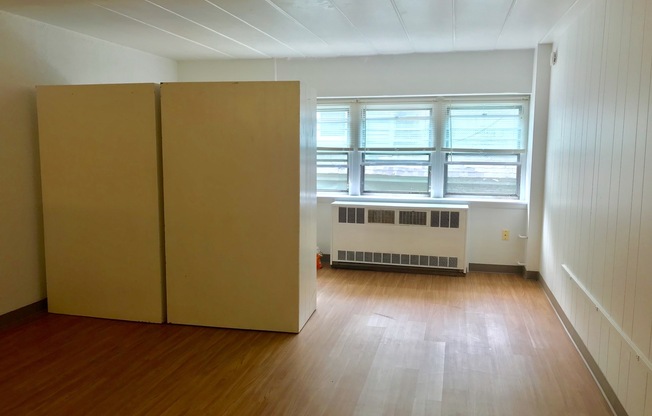 1 bed, 1 bath, 400 sqft, $1,165, Unit 305