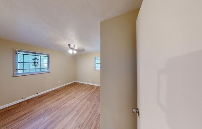 3 beds, 1 bath, $1,060