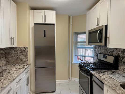 2 beds, 1 bath, 900 sqft, $2,400, Unit 3H