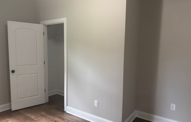 3 Bedroom 1 Bathroom Fully Renovated House - Lawn Care Included!