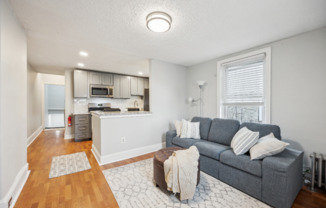 2812 W GIRARD AVE