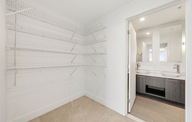 2 beds, 1.5 baths, 1,035 sqft, $5,500, Unit 19H