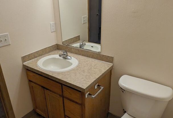2 beds, 1 bath, 750 sqft, $1,195, Unit 31