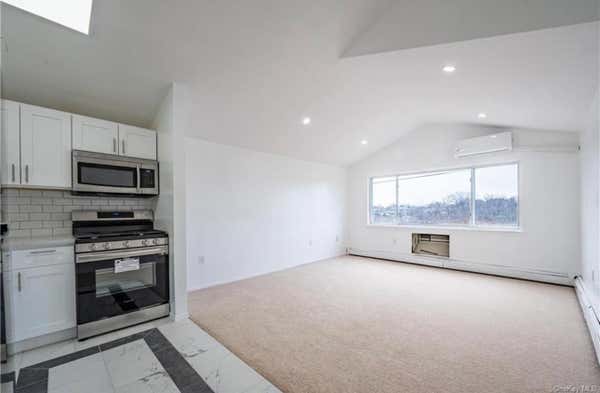 218 HOWE AVE
