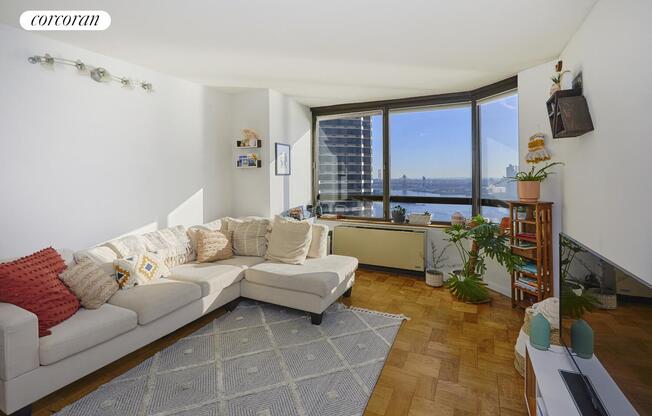 1 bed, 1 bath, 702 sqft, $4,800, Unit 32A