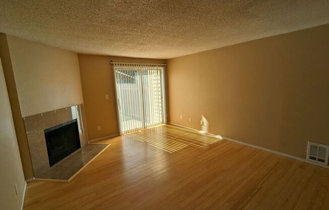 2 beds, 1 bath, 938 sqft, $1,675, Unit Unit 906