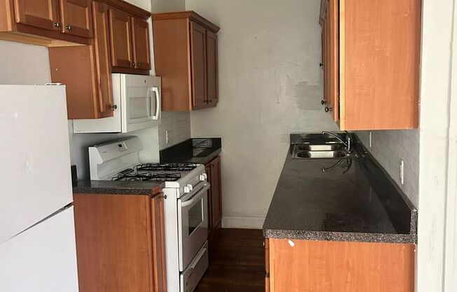 Studio, 1 bath, 404 sqft, $750, Unit E305