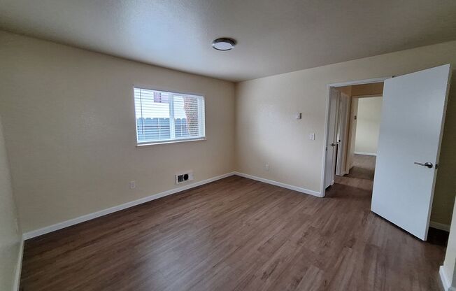 2 beds, 1 bath, $2,595, Unit 2