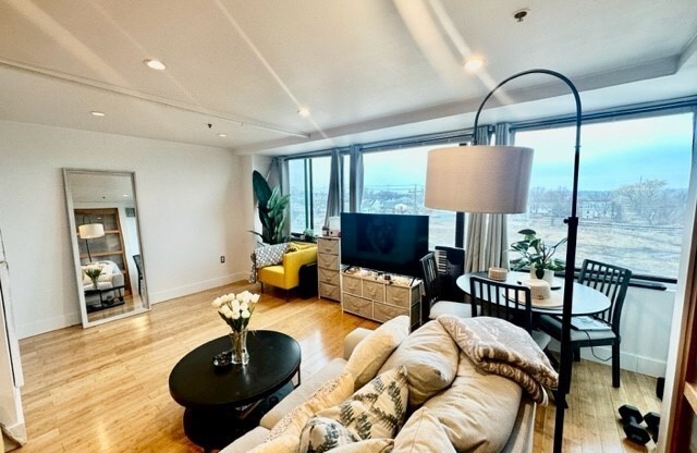 Studio, 1 bath, $2,175, Unit 3G