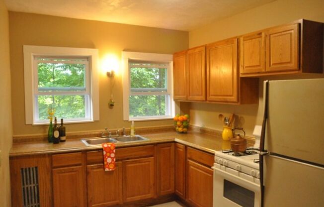 4 beds, 1 bath, $2,400, Unit 118-2