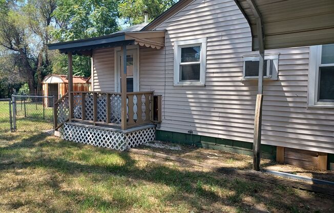 Cute 2 bedroom, 1 bath home in West Wichita