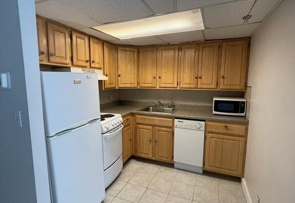 2 beds, 1 bath, 865 sqft, $3,400, Unit 201