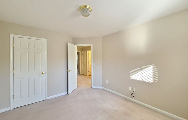 5 beds, 3 baths, $2,695