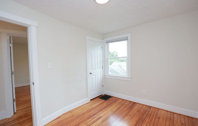 3 beds, 1 bath, $1,600