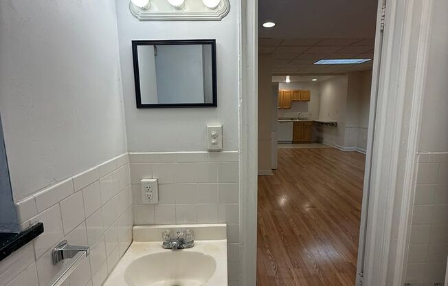 Studio, 1 bath, 315 sqft, $1,200, Unit New King Edward 1A4