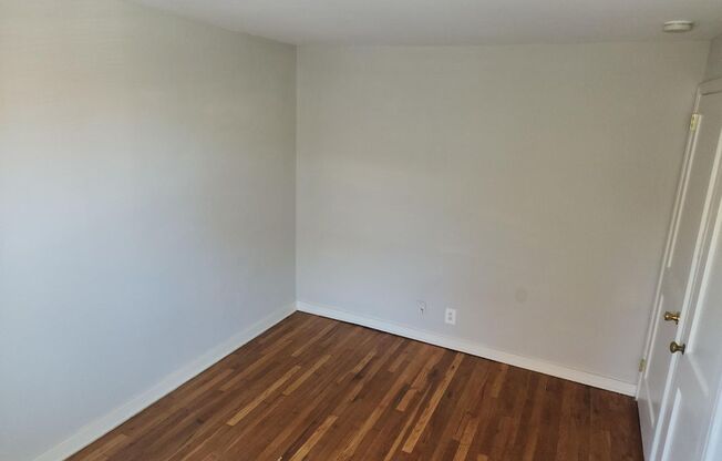 2 beds, 1 bath, 897 sqft, $2,195, Unit A-19