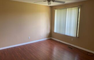 3 beds, 2.5 baths, $1,165, Unit UNIT B