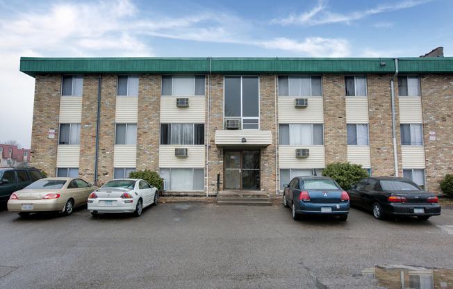 2 beds, 1 bath, 850 sqft, $1,025, Unit H 201