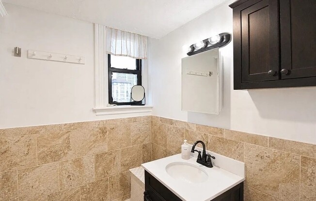 1 bed, 1 bath, 568 sqft, $2,950, Unit 33