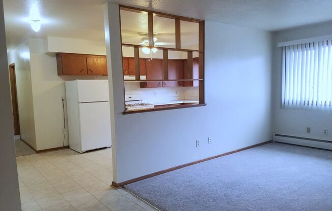 2 beds, 1 bath, $1,440, Unit 12