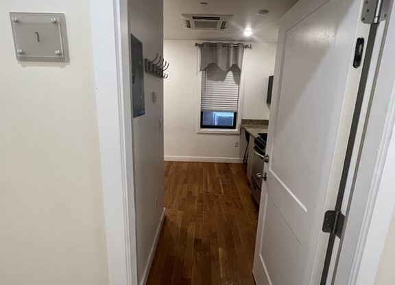 Studio, 1 bath, $1,550, Unit 3