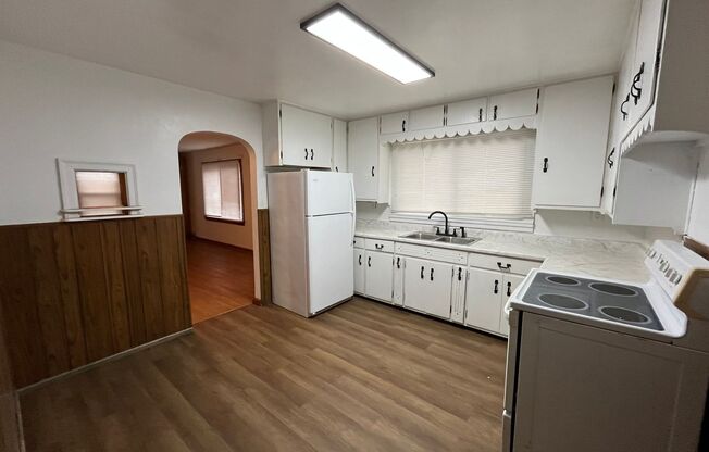 2 beds, 1 bath, $1,100, Unit Down