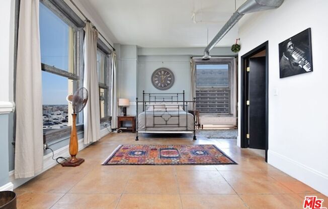 1 bed, 1 bath, 1,200 sqft, $3,300, Unit 806