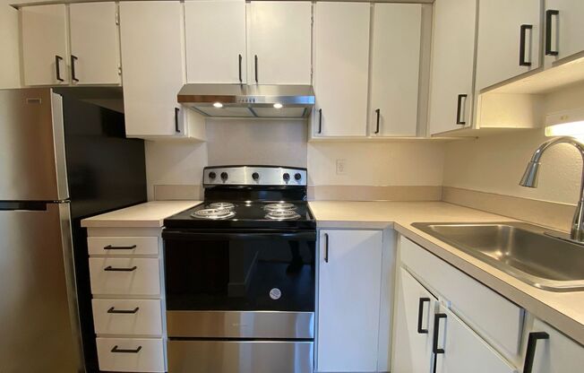 Studio, 1 bath, 563 sqft, $875, Unit Unit 304