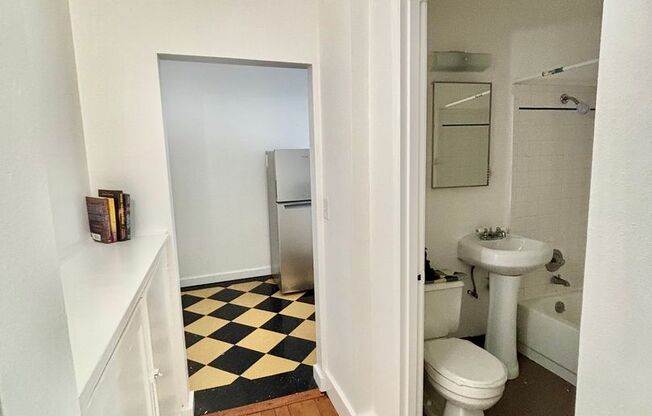 Studio, 1 bath, 432 sqft, $1,499, Unit 017