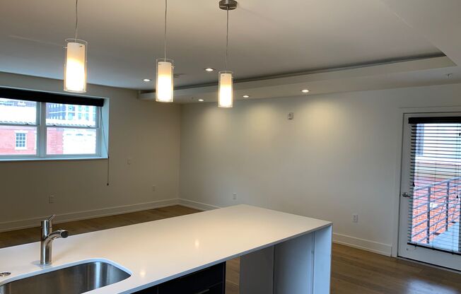 1 bed, 1.5 baths, 839 sqft, $2,450, Unit 603