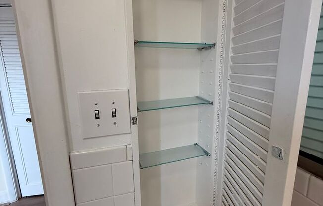 2 beds, 2 baths, 1,772 sqft, $2,200, Unit Old King Edward 61