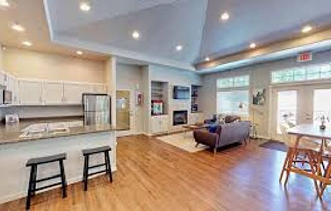 2 beds, 1.5 baths, 870 sqft, $1,549, Unit Q-185