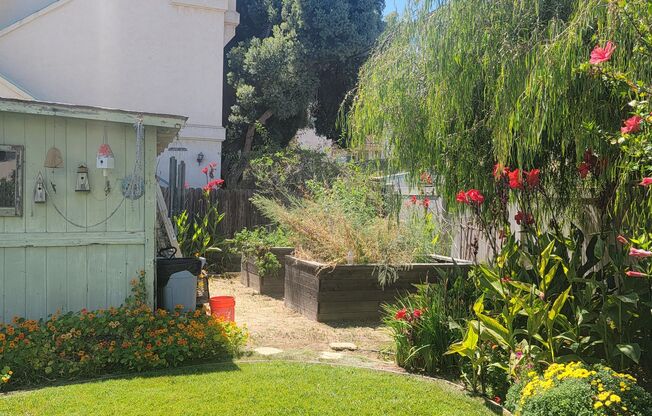 2 Bedroom, 2 Bath House Near the Beach