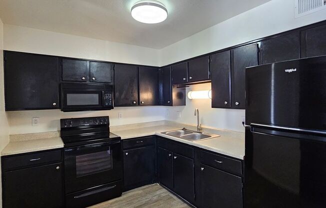 2 beds, 1 bath, 880 sqft, $1,100, Unit 211