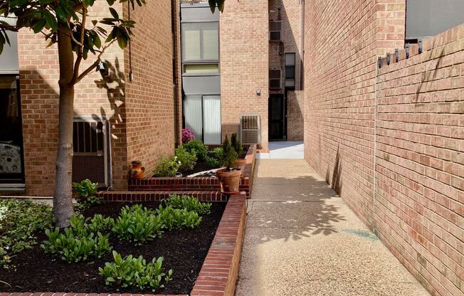 Society Hill 1bd w/ Garage Parking and Pool