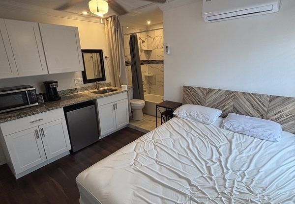 1624 CORAL WAY