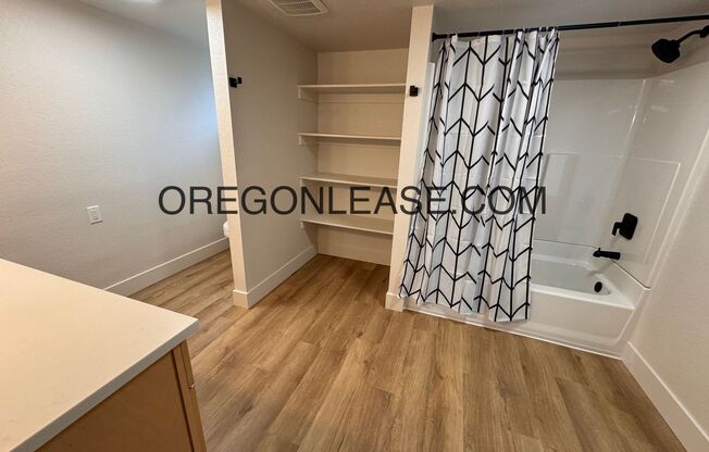 2 beds, 1 bath, 1,053 sqft, $2,195, Unit 2550 1/2 Edision