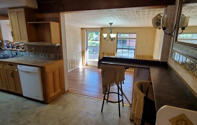Unique 4 bedroom, 2 bath home with southwest vibe in South Austin!